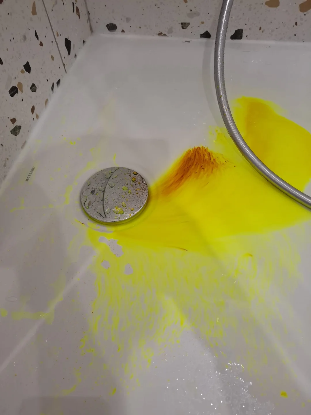 Essai au colorant pour suivre le passage de l’eau
